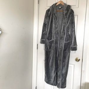Women’s Grey Fleece Robe Size Large